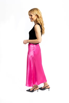 Falda de satén rosa