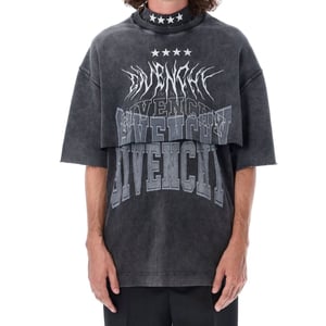 Camiseta gris con diseo superpuesto de Givenchy