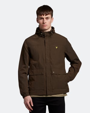 Parka verde oliva con capucha de la marca Lyle & Scott