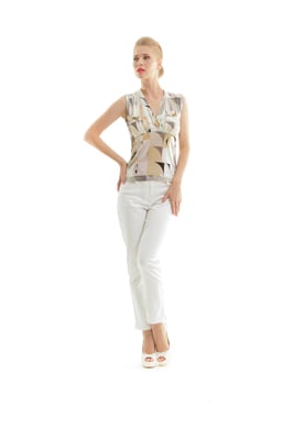 Top estampado con cuello en V