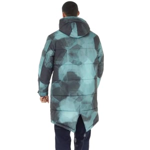 Chaqueta Pakra acolchada de camuflaje azul marino con cola de pez sombreada de Fred Perry