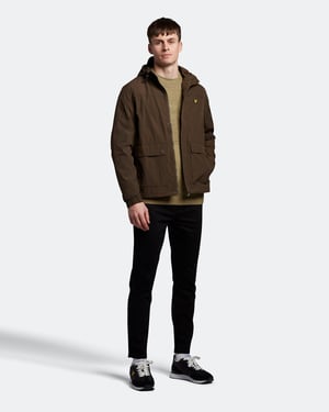 Parka verde oliva con capucha de la marca Lyle & Scott