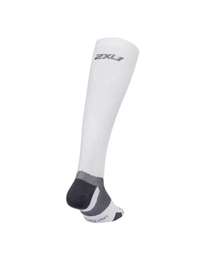 Cachón de luz de 2xu Blanco/gris calcetines de longitud de hombre