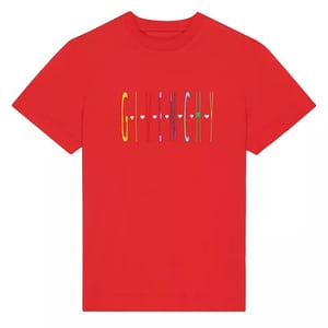 Camiseta roja de corte slim con logo de corazon de Givenchy