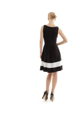 Vestido con panel de contraste