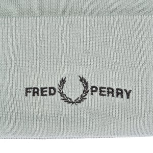 Gorro azul plateado con logotipo gráfico de Fred Perry