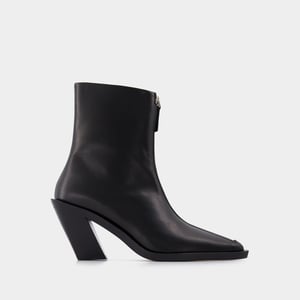 Botas de piel negra con cremallera