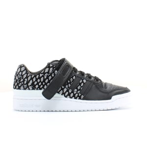 Entrenadores negros para mujeres del foro adidas
