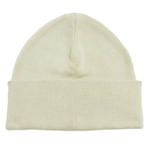 Gorro color crema ostra claro con logo gráfico de Fred Perry