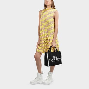 The Medium Tote Bag en lona negra