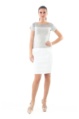 Falda lápiz blanca de algodón-elastano con costuras decorativas y cremallera oculta