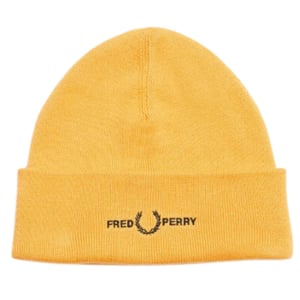 Gorro amarillo Golden Hour con logotipo gráfico de Fred Perry