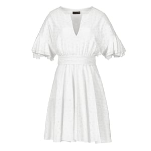 Vestido bordado blanco con mangas con volantes