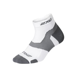 2XU Light Cush hombre blanco/gris 1/4 Calcetines de tripulación