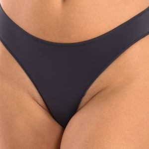 Braguita clásica de microfibra lisa para mujer, modelo 805. Suave, cómoda y con ajuste perfecto.