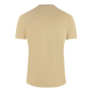 Camiseta beis con logo de la marca y bolsillo en el pecho de Lyle & Scott