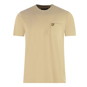 Camiseta beis con logo de la marca y bolsillo en el pecho de Lyle & Scott