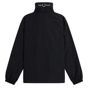 Fred Perry Chaqueta negra con bolsillo de parche y cierre de cremallera