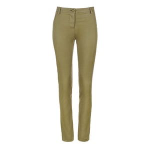 Pantalones ajustados de longitud completa en color verde oliva.