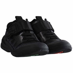 Pateadores trukka bolt botas negras clásicas para niños