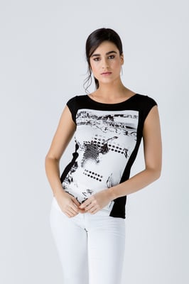 Top de manga casquillo con estampado negro