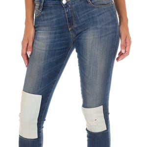 Pantalon Tejano Largo efecto gastado con bajos de corte estrecho 10DB50350 mujer