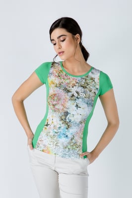 Top verde de manga corta con estampado floral