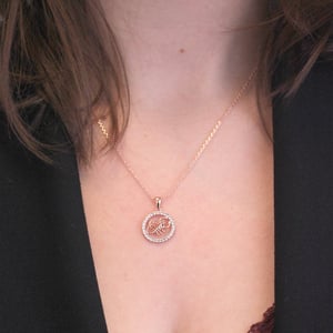 Colgantes del zodiaco Escorpio: oro rosa y cristal