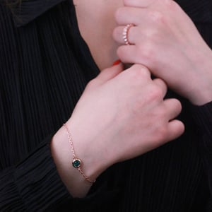 Pulseras con piedras de nacimiento: oro rosa y verde oscuro