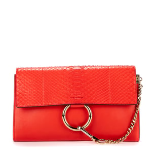 Chloe Faye Clutch  en Rojo Piel de becerro