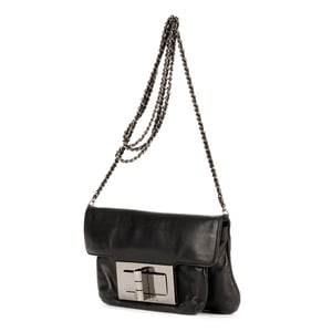 Chanel Giant Lock Reissue Mademoiselle Flap  en Negro Piel de becerro