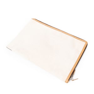 Balenciaga Logo Zip Clutch  en Beige/Bronceado Lienzo