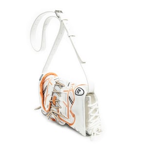 Balenciaga Sneakerhead Flap  en Marfil/Naranja/Plata Lienzo