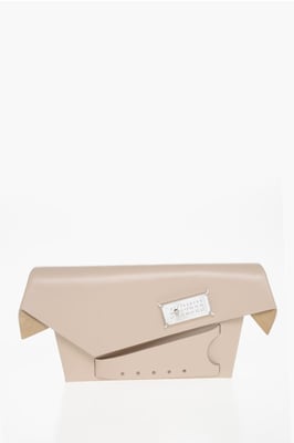 Clutch SNATCHED MM11 de piel saffiano con cierre de clip en rosa