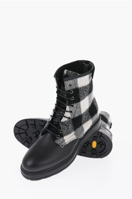 Botas de combate de lana y piel texturizada con cuadros de búfalo en blanco y negro