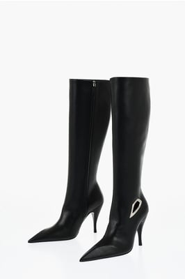 Botas altas de piel con detalles recortados y tacón de 11 cm en color negro