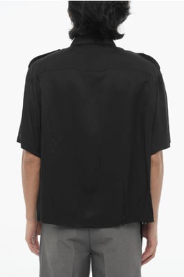 Camisa holgada de manga corta con doble bolsillo en el pecho en color negro