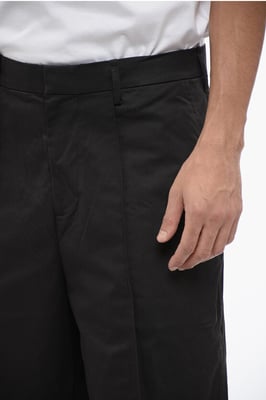Pantalones cortos de mezcla de algodón con múltiples bolsillos y trabillas para cinturón en negro