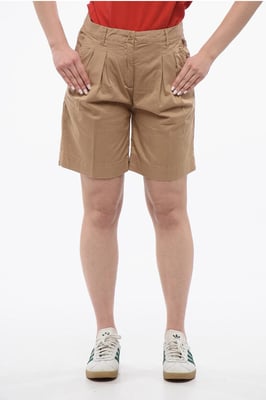 Pantalones cortos de algodón elástico con doble pliegue y trabillas para cinturón en beige