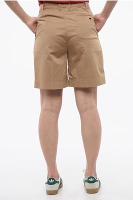 Pantalones cortos de algodón elástico con doble pliegue y trabillas para cinturón en beige