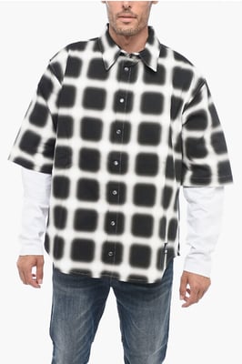 Camisa de algodón con cuadros difuminados y botones a presión en blanco y negro