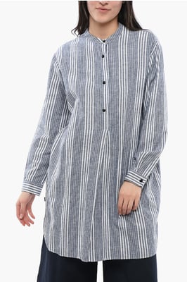 Camisa de algodón orgánico con cuello mao y rayas equilibradas en azul claro