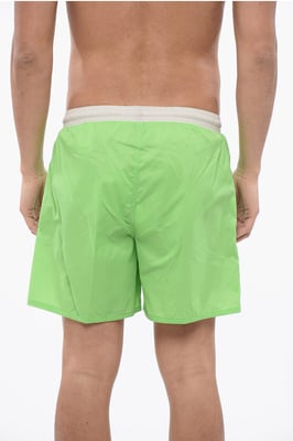 Traje de baño bóxer bicolor en blanco y verde