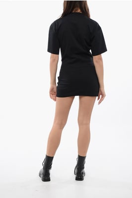 Vestido estilo camiseta con nudo delantero y flecha pequeña en negro