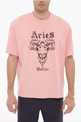 Camiseta de cuello redondo estampada ARIES EL GUERRERO en rosa