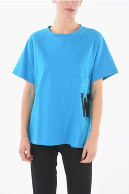 Camiseta maxi de cuello redondo con monograma de parche en azul