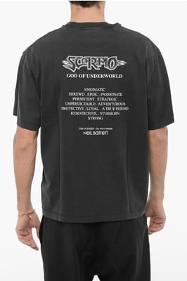 Camiseta de cuello redondo estampada de ESCORPIO EL ALQUIMISTA en gris