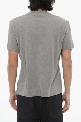 Camiseta de cuello redondo gris con una VISIÓN EXTRAORDINARIA y corte entallado