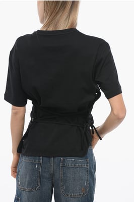 Camiseta TOMIOK con detalle de encaje en la parte trasera en negro