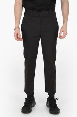 Pantalones negros de corte ajustado con trabillas para cinturón y 4 bolsillos